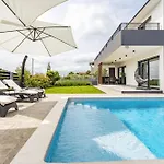 ヴィラ Kali Near Pula For 8 People With Fitness & Sea View - Pet Friendly *